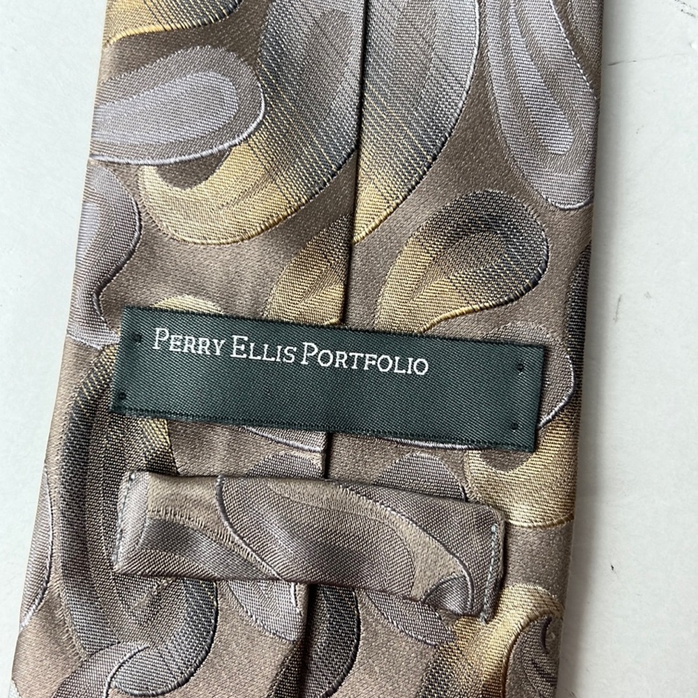 Perry Ellis Portfolio Necktie Grey Paisley Swirl Imported Silk Men Accessories - Picture 2 of 8